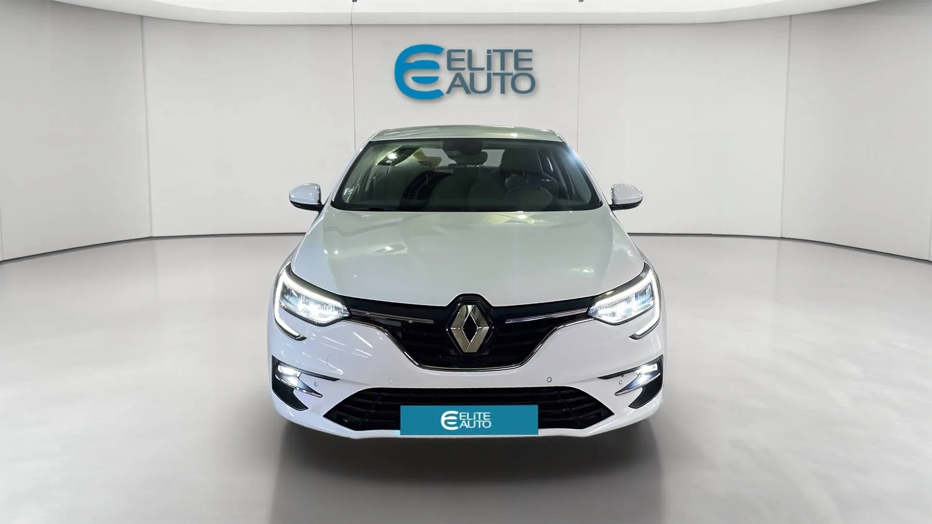 Acheter une renault Mégane IV Berline Blue dCi 115 EDC - 21N d’occasion avec 95614km disponible immédiatement - photo 5
