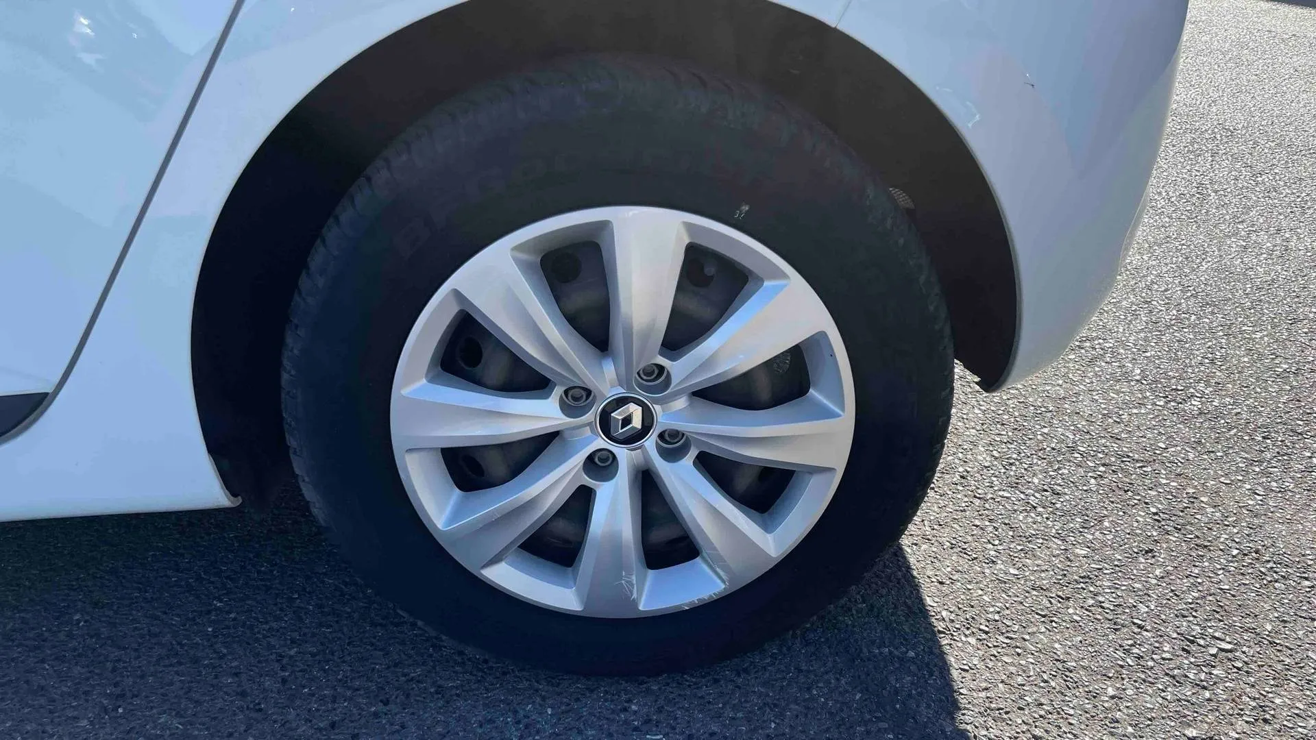 Acheter une renault CLIO SOCIETE BLUE DCI 85 d’occasion avec 46836km disponible immédiatement - photo 23
