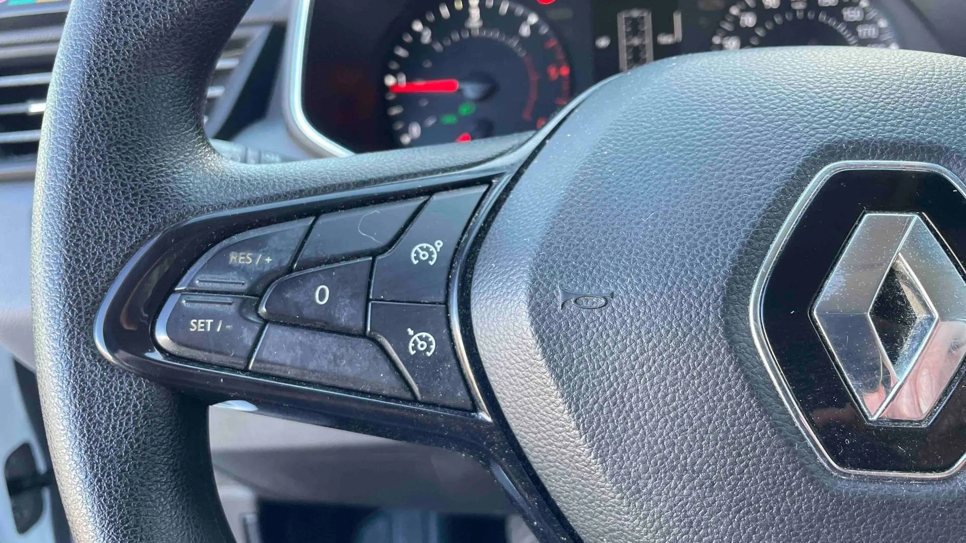 Acheter une renault CLIO SOCIETE BLUE DCI 85 d’occasion avec 46836km disponible immédiatement - photo 21