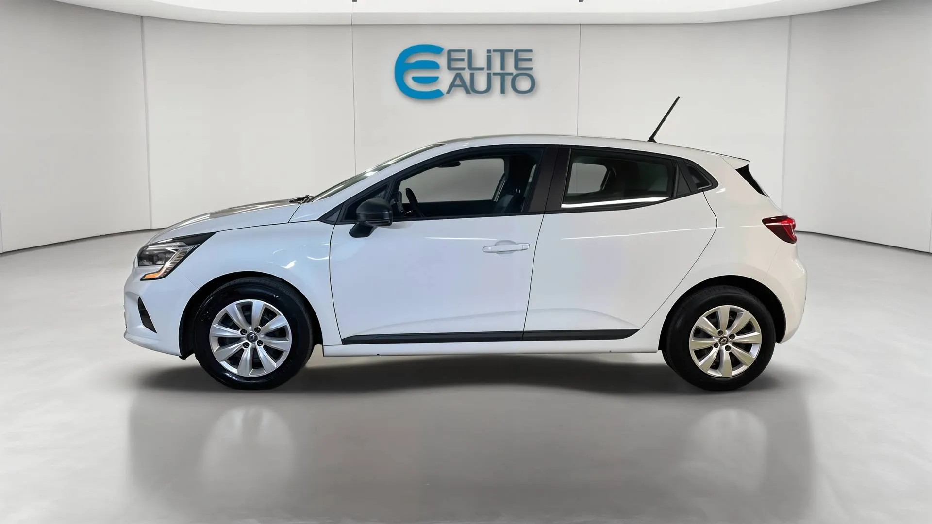 Acheter une renault CLIO SOCIETE BLUE DCI 85 d’occasion avec 104115km disponible immédiatement - photo 4