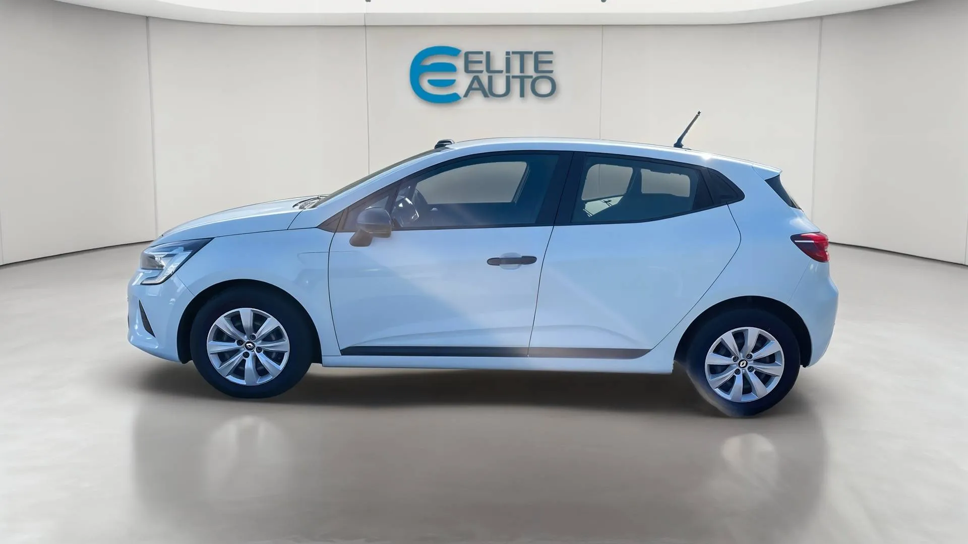 Acheter une renault CLIO SOCIETE BLUE DCI 85 d’occasion avec 46836km disponible immédiatement - photo 4