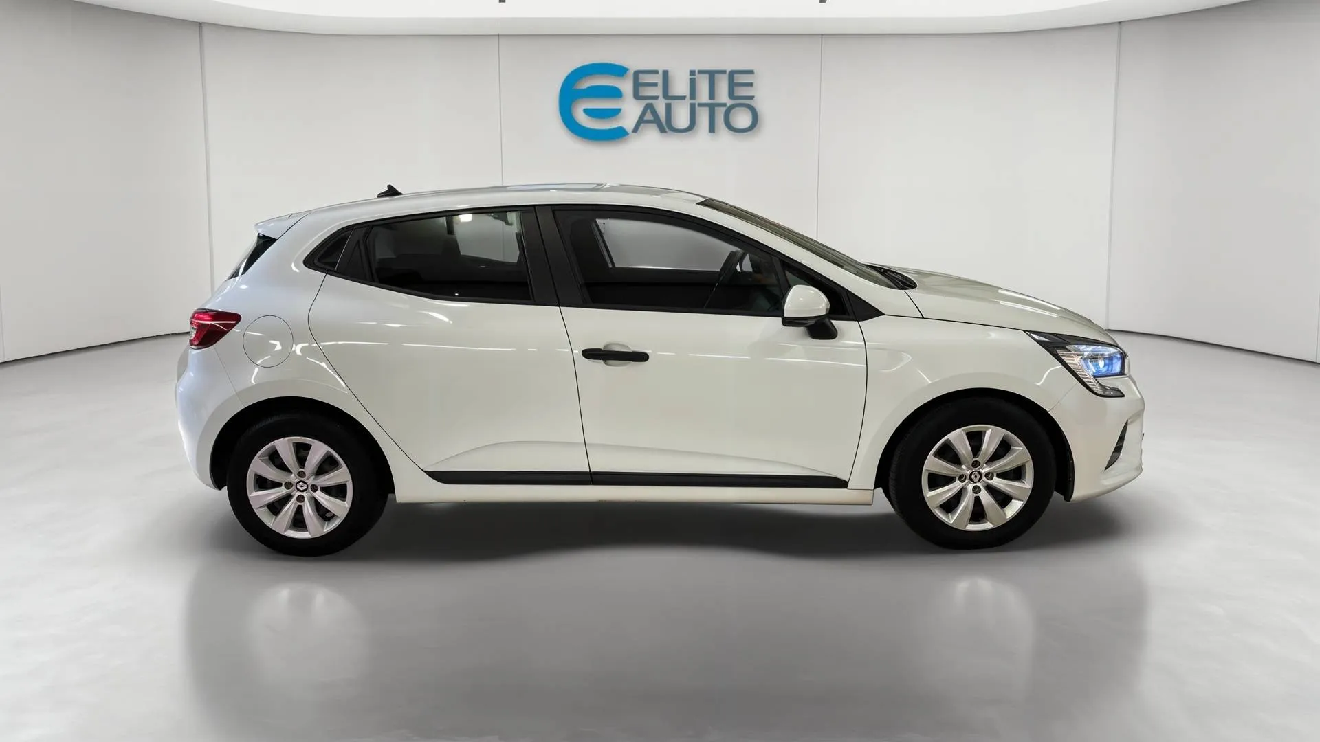 Acheter une renault CLIO SOCIETE BLUE DCI 100 - 21N d’occasion avec 85767km disponible immédiatement - photo 2