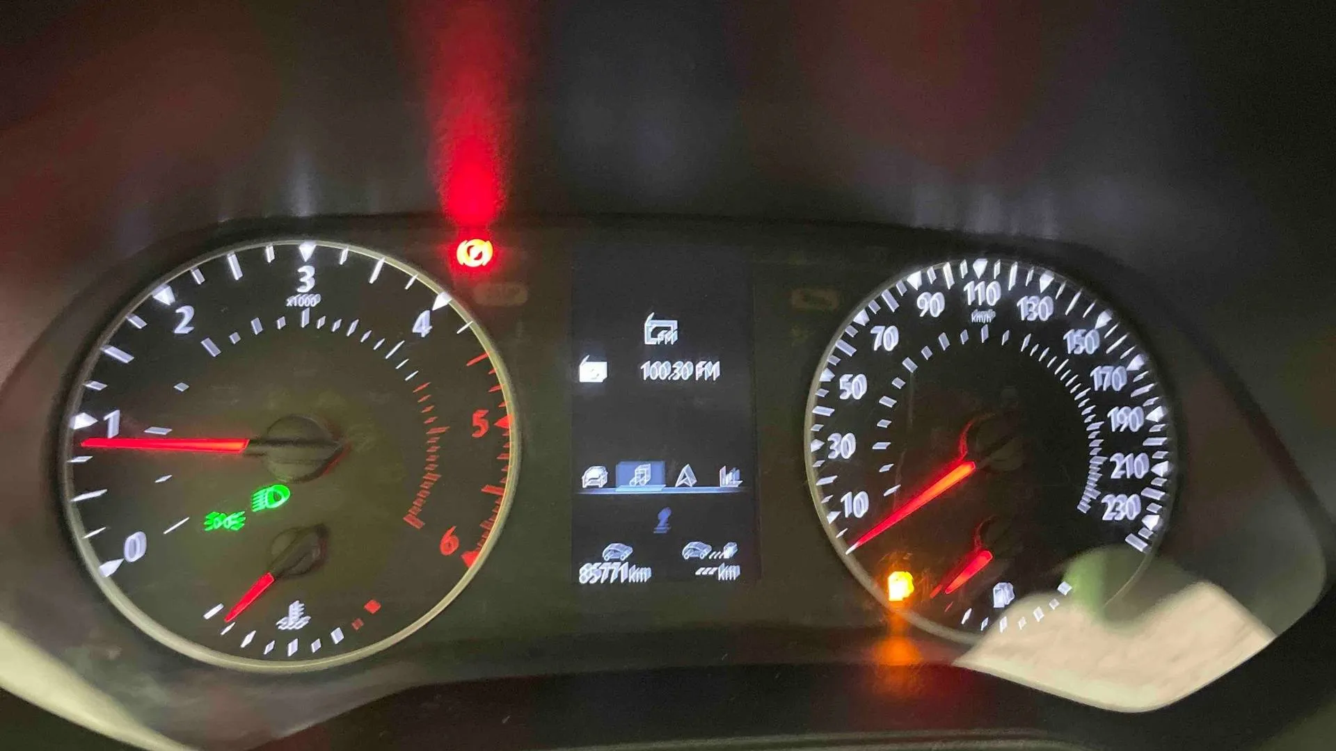 Acheter une renault CLIO SOCIETE BLUE DCI 100 - 21N d’occasion avec 85767km disponible immédiatement - photo 18