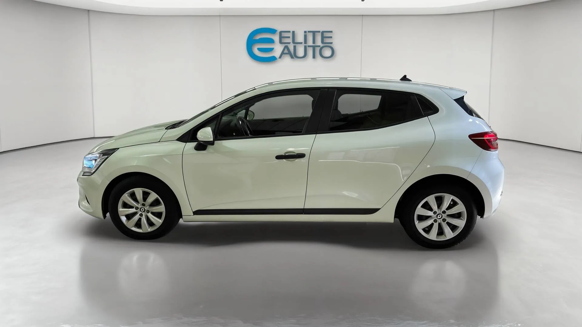 Acheter une renault CLIO SOCIETE BLUE DCI 100 - 21N d’occasion avec 85767km disponible immédiatement - photo 4