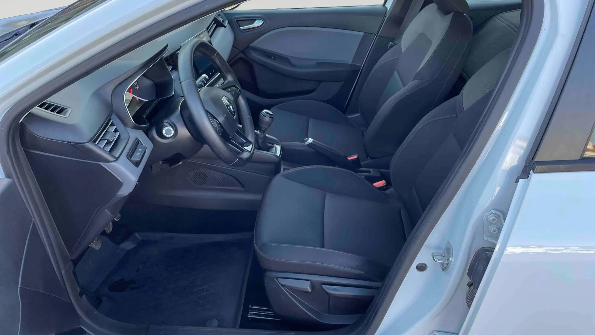 Acheter une renault CLIO SOCIETE BLUE DCI 85 d’occasion avec 94174km disponible immédiatement - photo 11