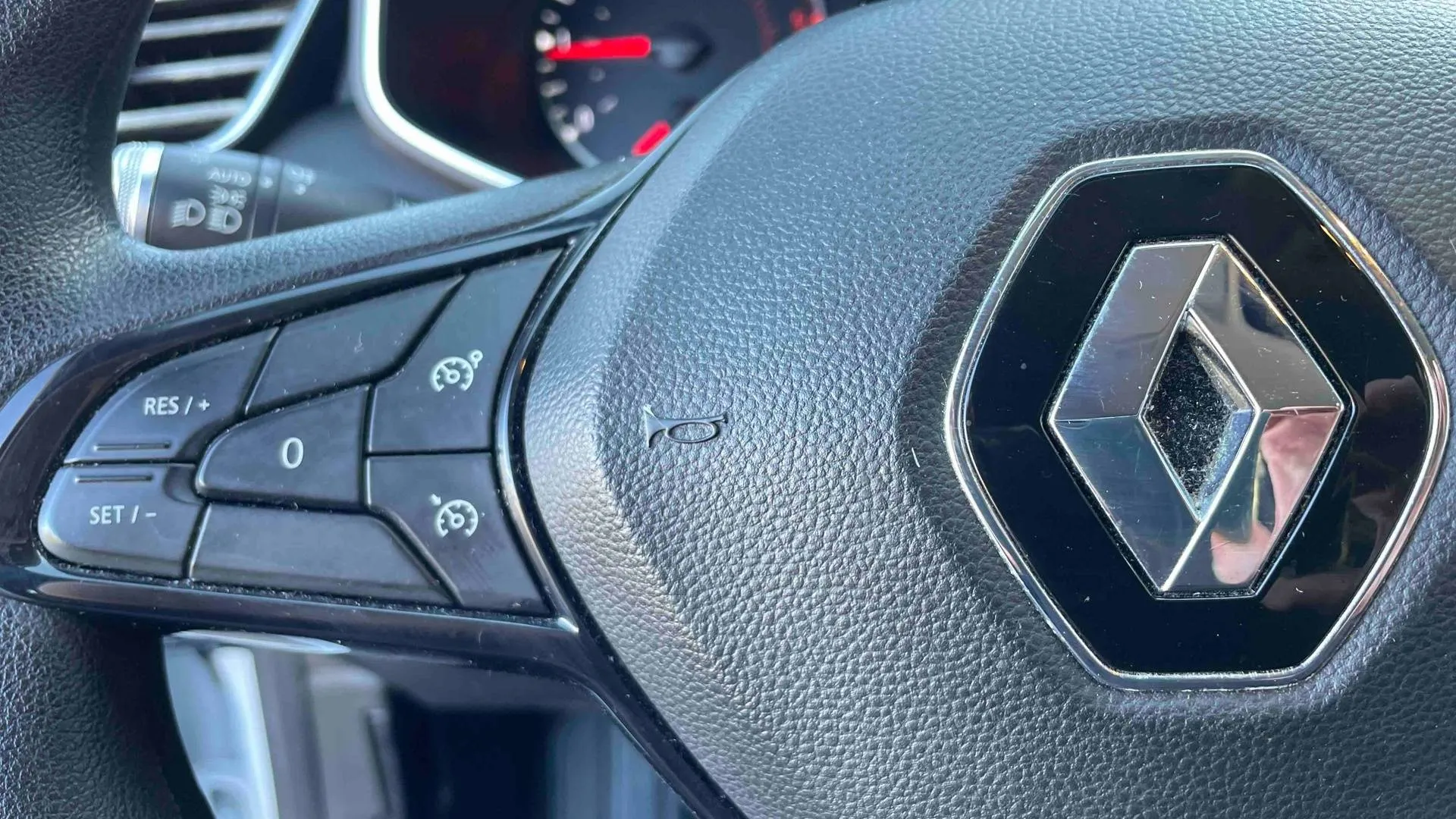 Acheter une renault CLIO SOCIETE BLUE DCI 85 d’occasion avec 91866km disponible immédiatement - photo 23