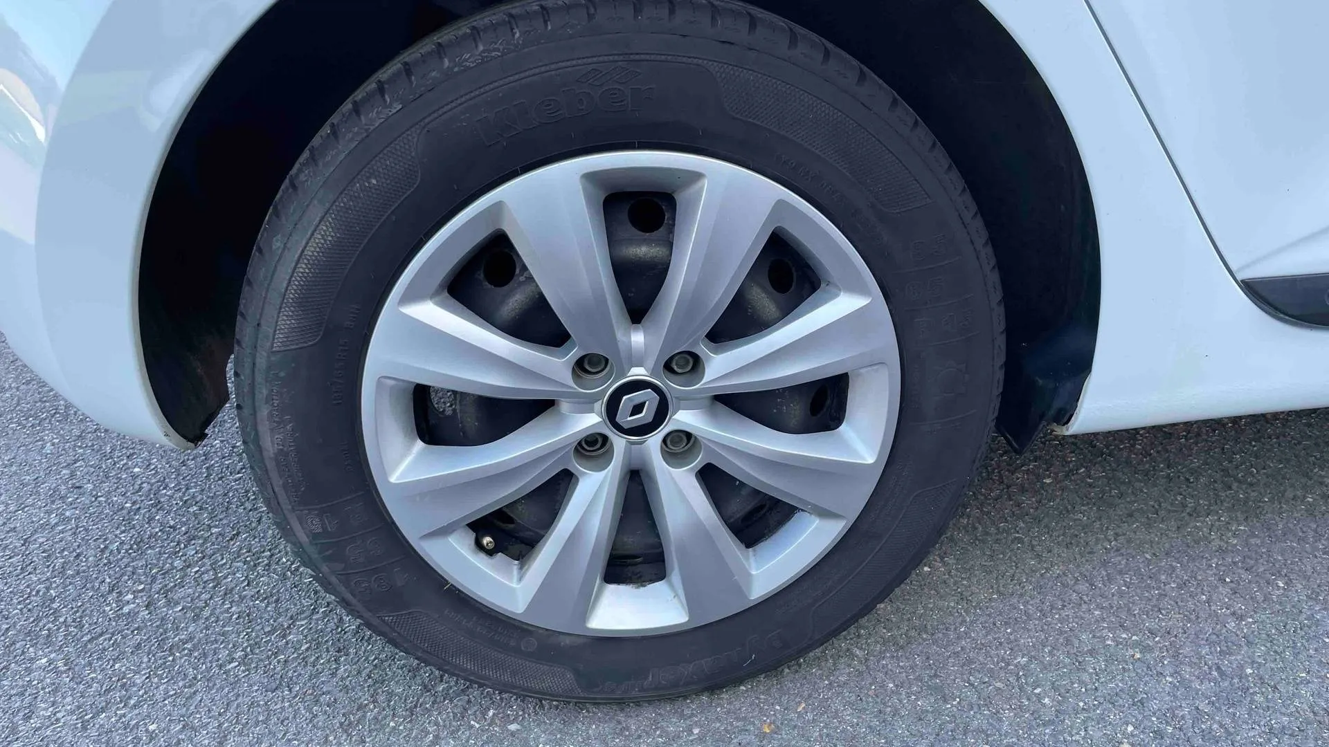 Acheter une renault CLIO SOCIETE BLUE DCI 85 d’occasion avec 94174km disponible immédiatement - photo 25