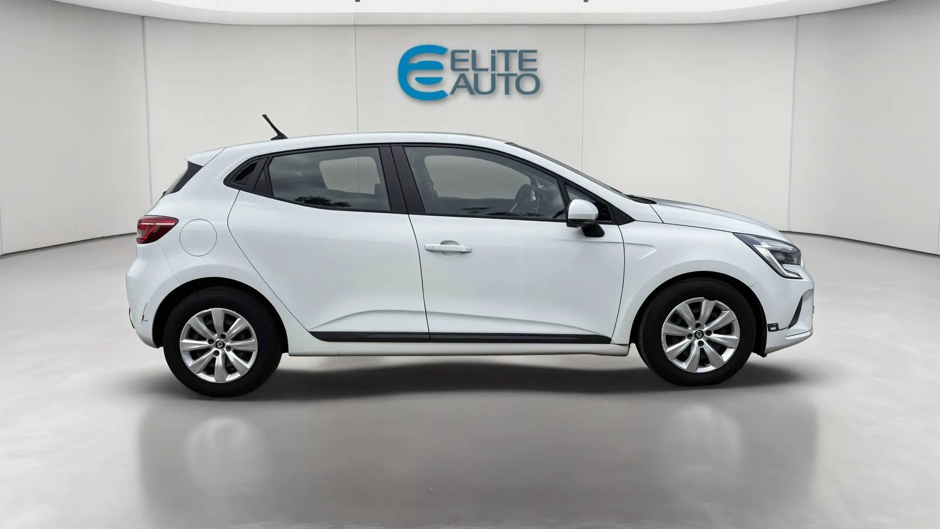 Acheter une renault CLIO SOCIETE BLUE DCI 85 d’occasion avec 82044km disponible immédiatement - photo 2