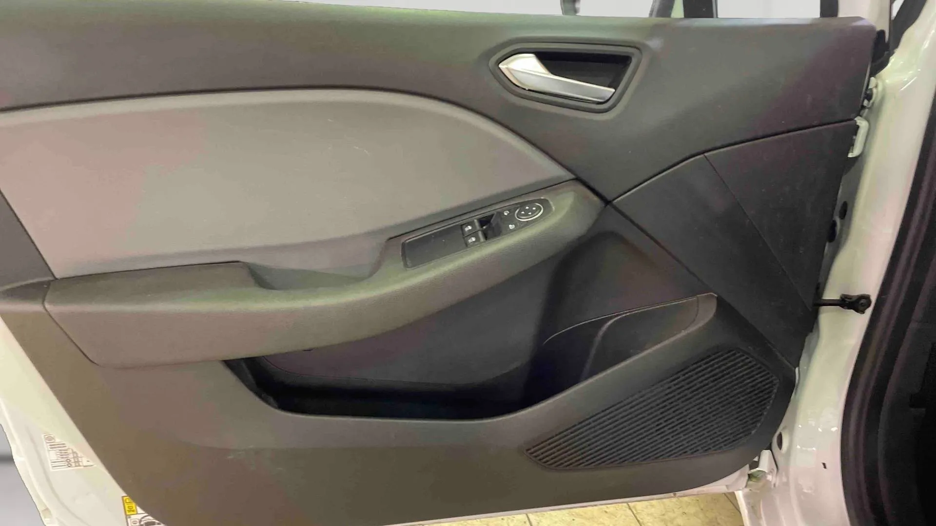 Acheter une renault CLIO SOCIETE BLUE DCI 85 d’occasion avec 94525km disponible immédiatement - photo 16