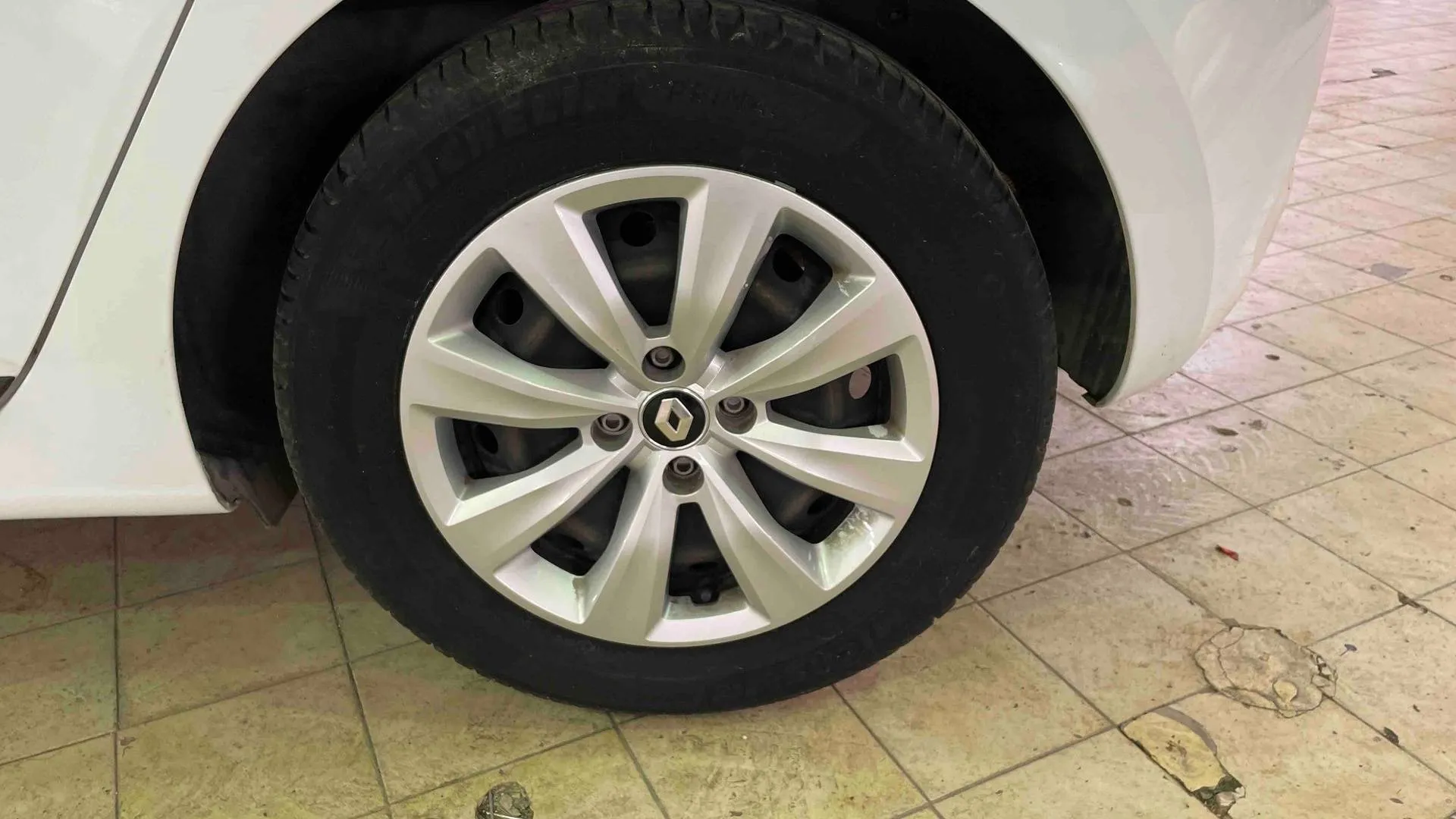 Acheter une renault CLIO SOCIETE BLUE DCI 85 d’occasion avec 94525km disponible immédiatement - photo 26