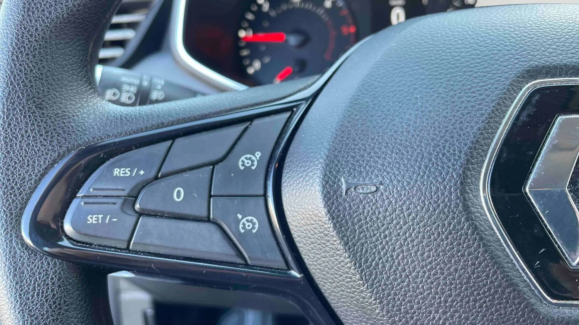 Acheter une renault CLIO SOCIETE BLUE DCI 85 d’occasion avec 94174km disponible immédiatement - photo 22