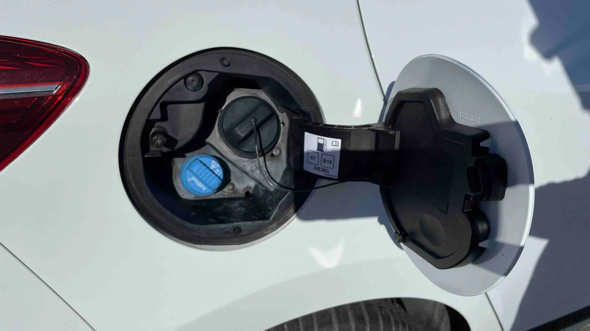 Acheter une renault CLIO SOCIETE BLUE DCI 85 d’occasion avec 46836km disponible immédiatement - photo 15