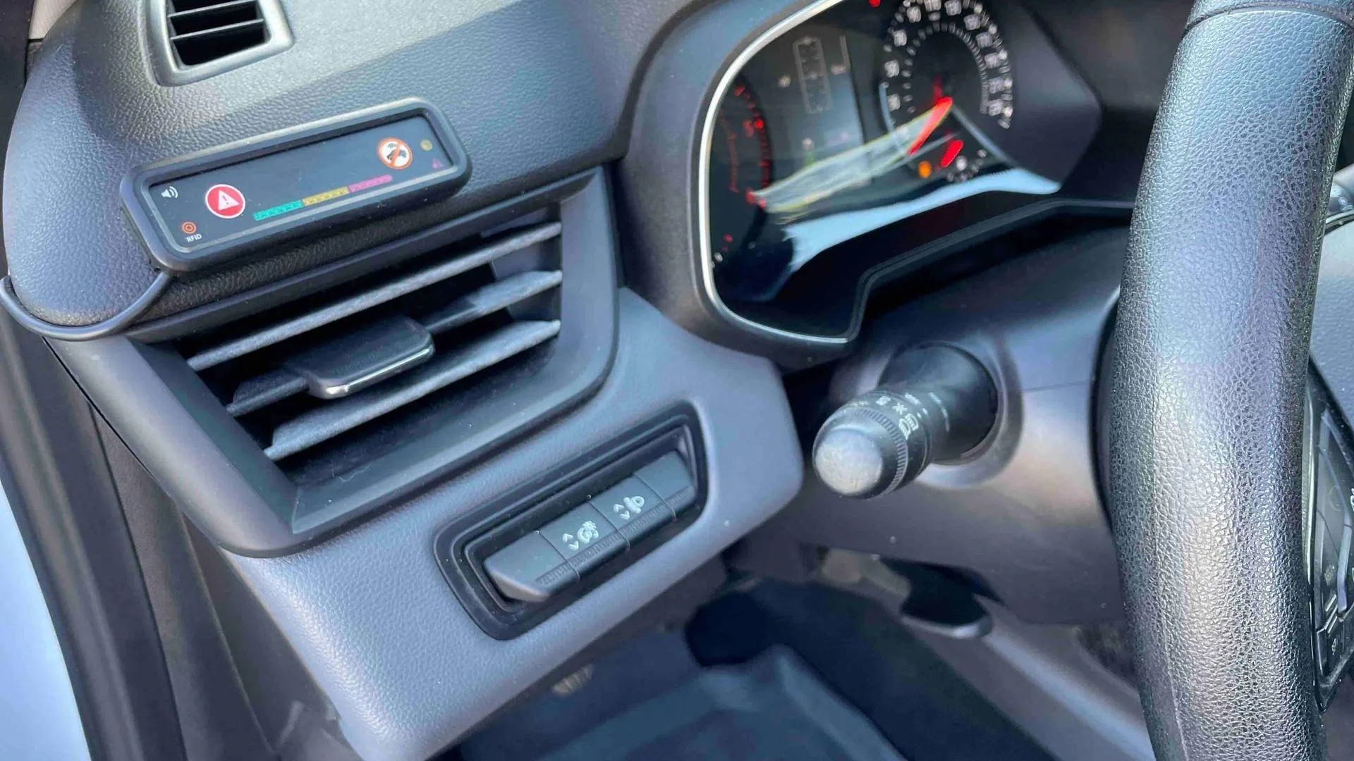 Acheter une renault CLIO SOCIETE BLUE DCI 85 d’occasion avec 46836km disponible immédiatement - photo 17
