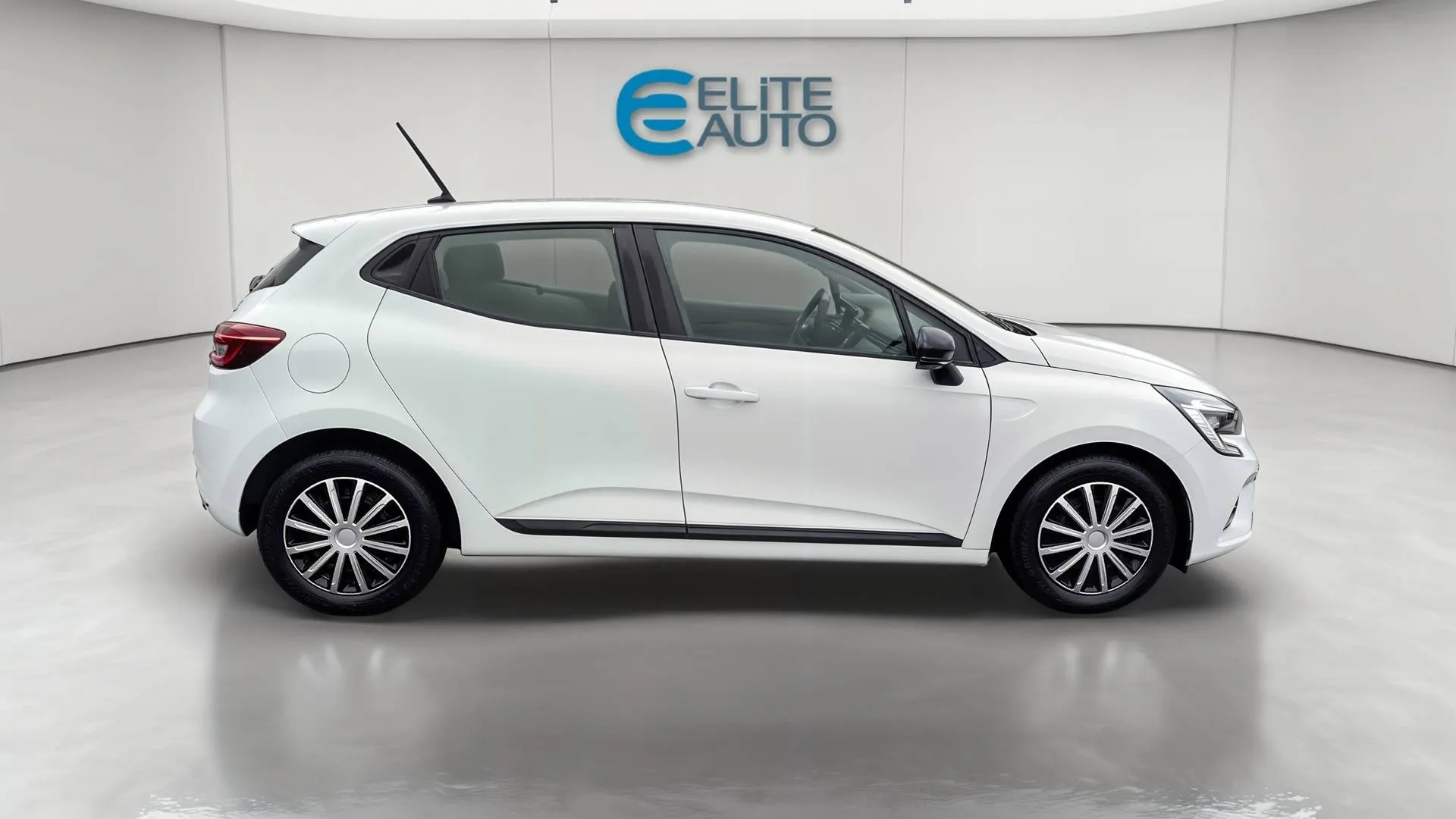 Acheter une renault CLIO SOCIETE BLUE DCI 85 d’occasion avec 77843km disponible immédiatement - photo 2