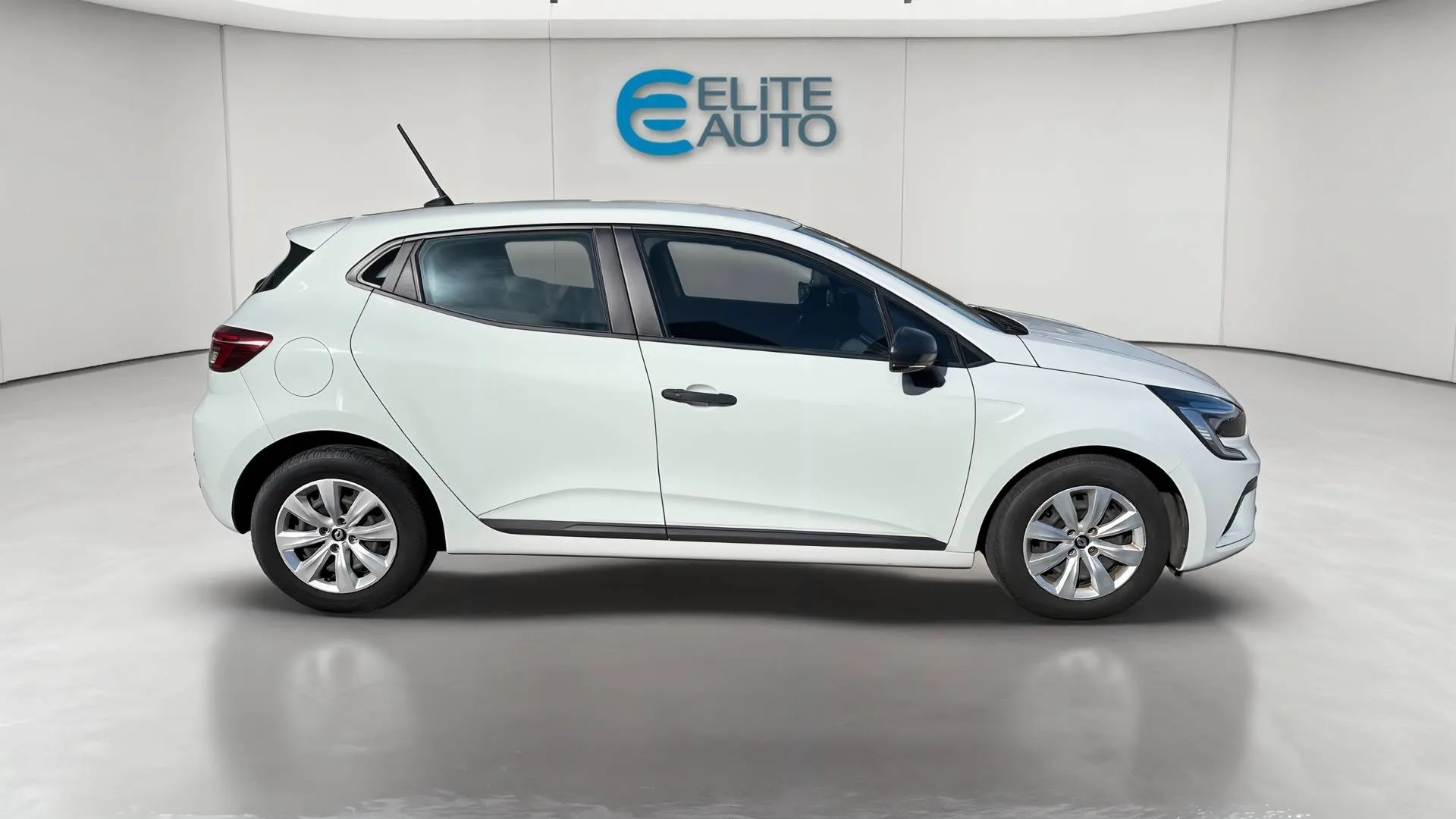 Acheter une renault CLIO SOCIETE BLUE DCI 85 d’occasion avec 46836km disponible immédiatement - photo 2