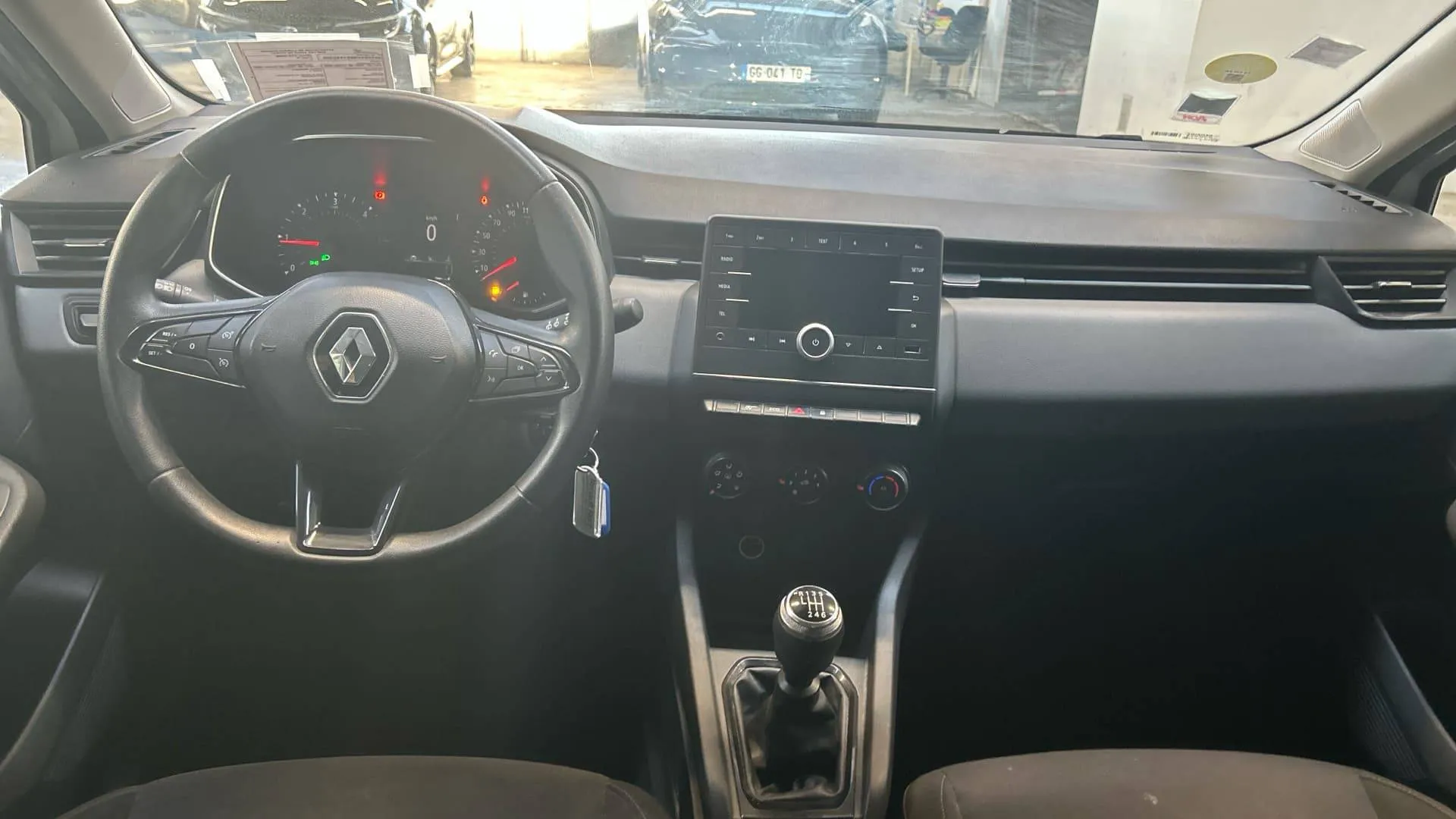 Acheter une renault CLIO SOCIETE BLUE DCI 85 d’occasion avec 86051km disponible immédiatement - photo 14