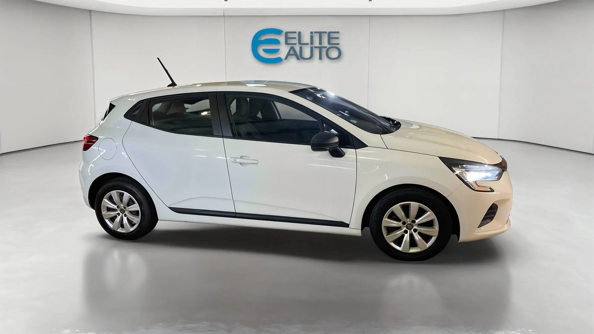 Acheter une renault CLIO SOCIETE BLUE DCI 85 d’occasion avec 104115km disponible immédiatement - photo 2