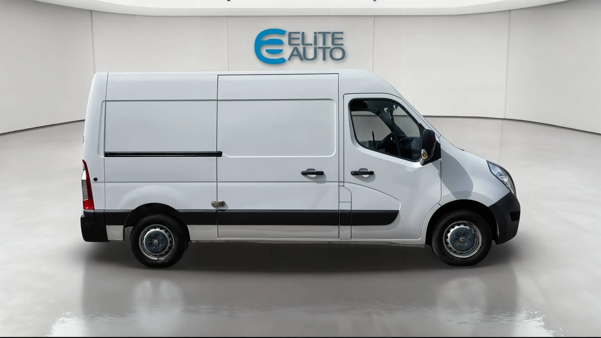 Acheter une renault MASTER FGN L2H2 3.5t 2.3 dCi 145 ENERGY E6 d’occasion avec 48780km disponible immédiatement - photo 2