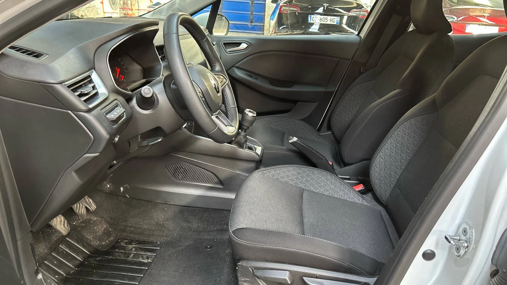 Acheter une renault Clio TCe 90 - 21 d’occasion avec 20880km disponible immédiatement - photo 10