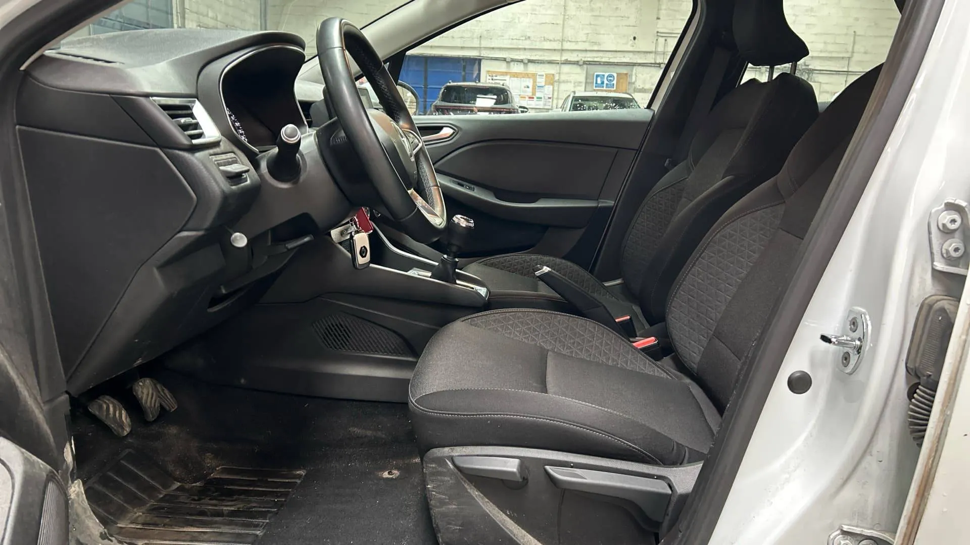 Acheter une renault Clio TCe 90 - 21 d’occasion avec 55302km disponible immédiatement - photo 10