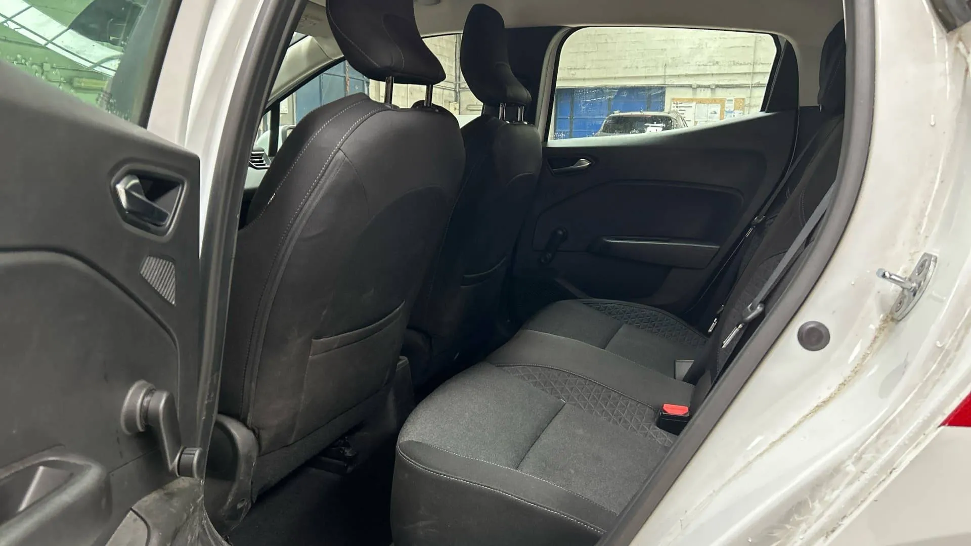 Acheter une renault Clio TCe 90 - 21 d’occasion avec 55302km disponible immédiatement - photo 11