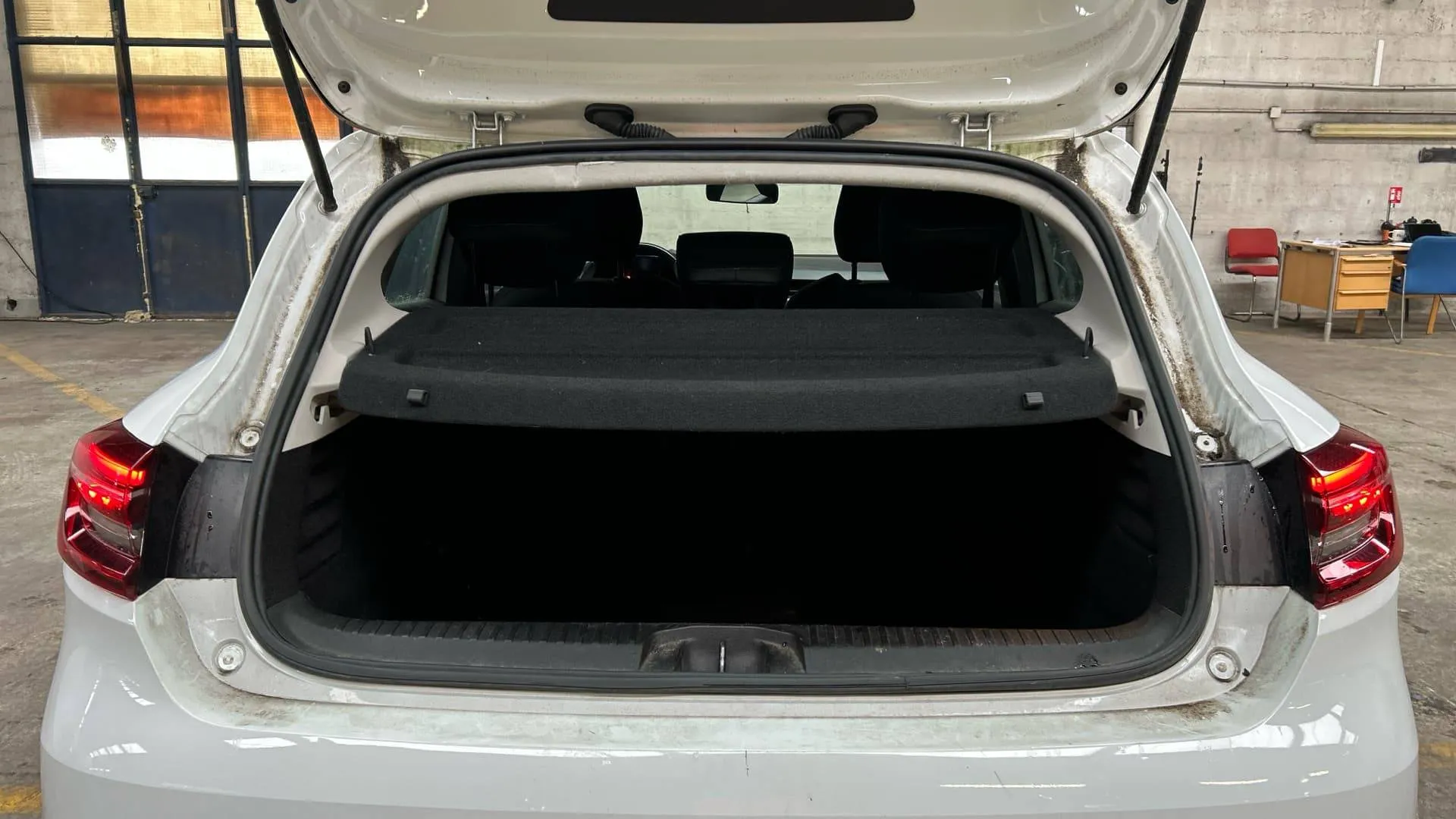 Acheter une renault Clio TCe 90 - 21 d’occasion avec 55302km disponible immédiatement - photo 12