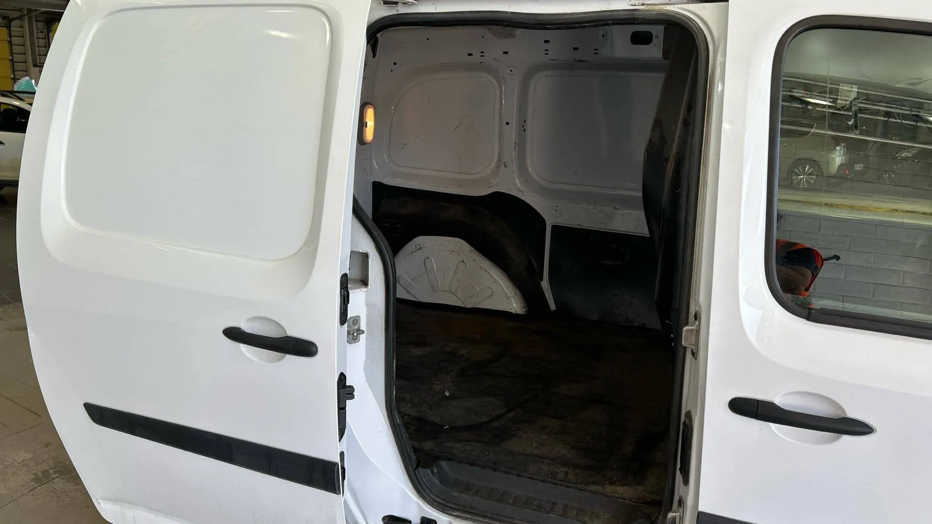 Acheter une renault KANGOO EXPRESS BLUE DCI 95 d’occasion avec 27571km disponible immédiatement - photo 11