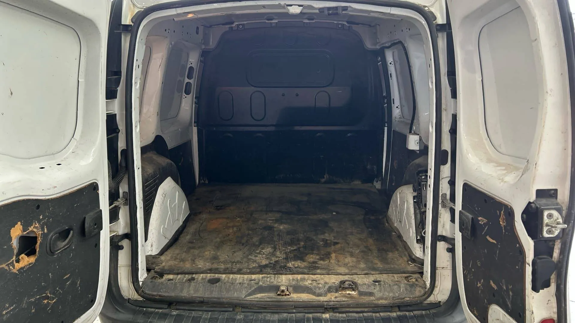 Acheter une renault KANGOO EXPRESS BLUE DCI 95 d’occasion avec 27571km disponible immédiatement - photo 12