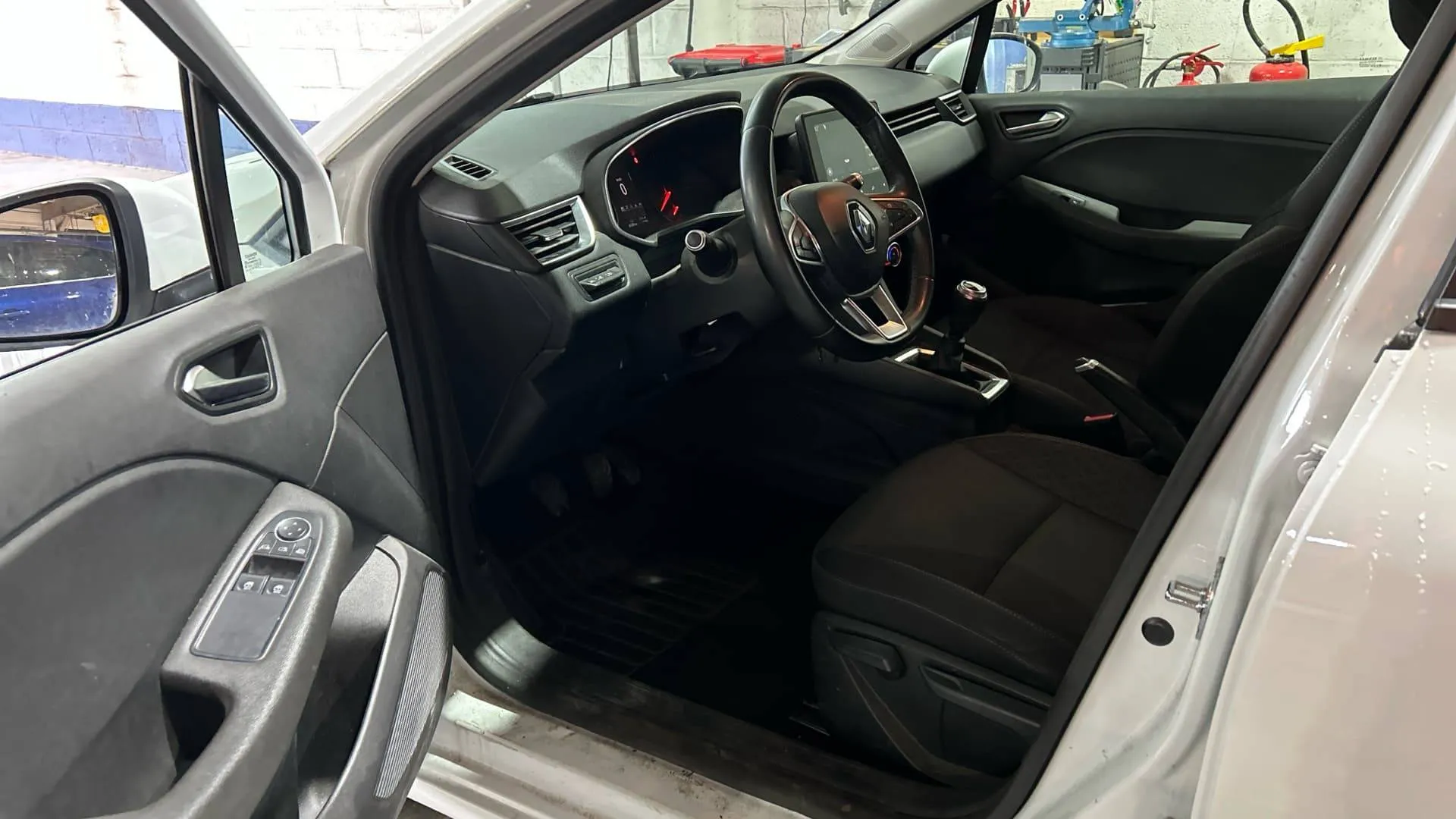 Acheter une renault Clio TCe 90 d’occasion avec 65181km disponible immédiatement - photo 10