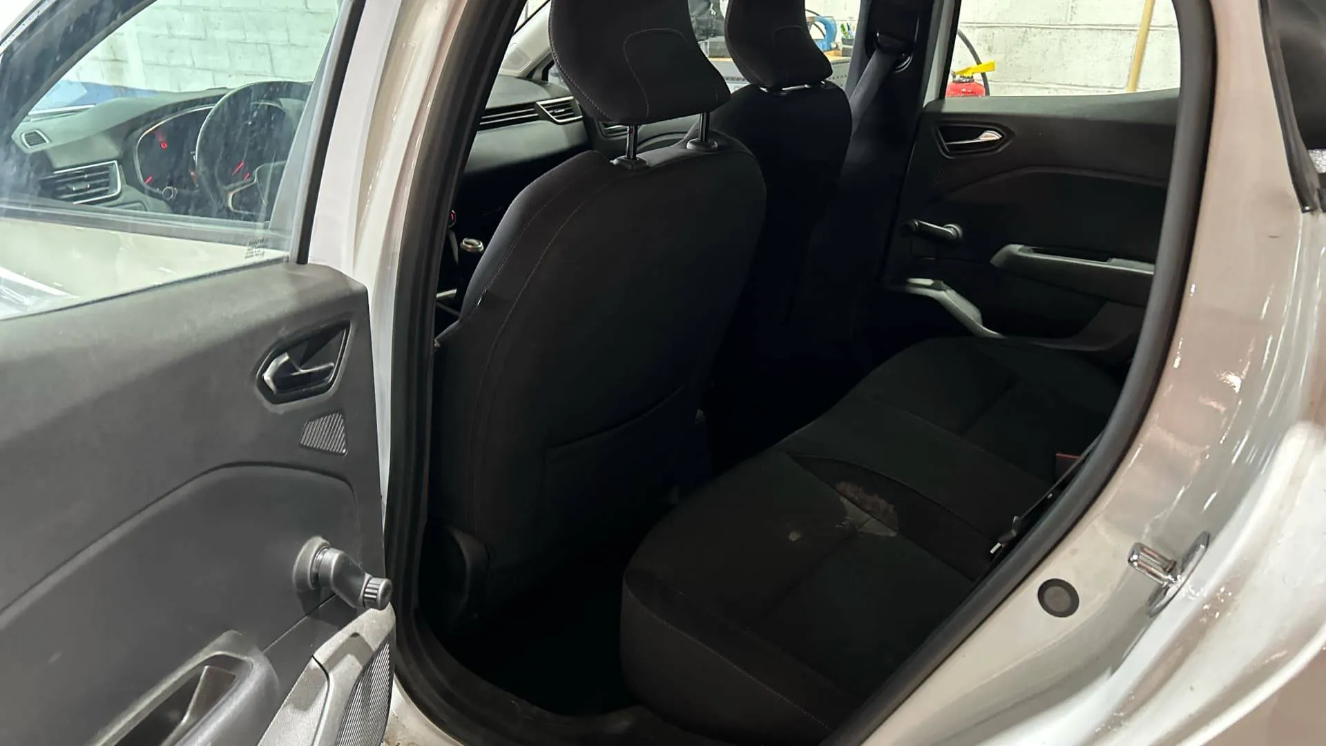 Acheter une renault Clio TCe 90 d’occasion avec 65181km disponible immédiatement - photo 11
