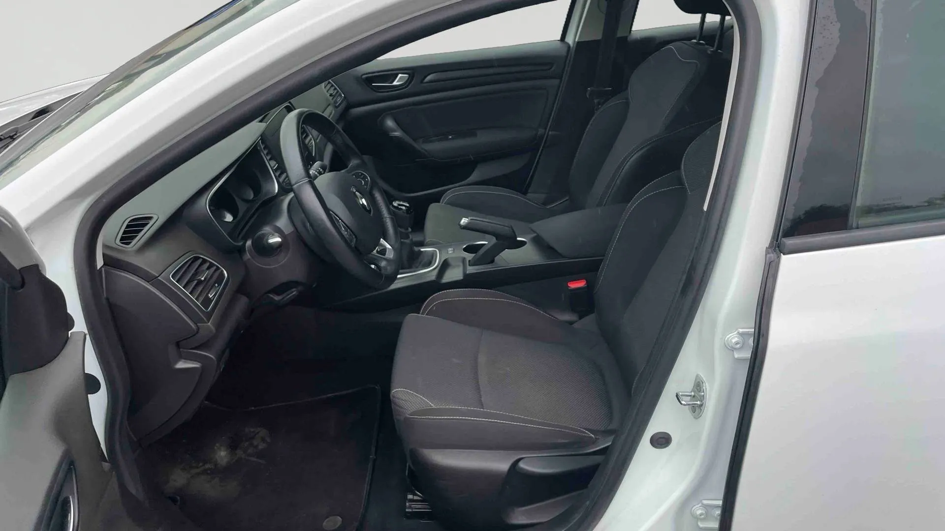Acheter une renault MEGANE IV SOCIETE BLUE DCI 95 d’occasion avec 73056km disponible immédiatement - photo 11