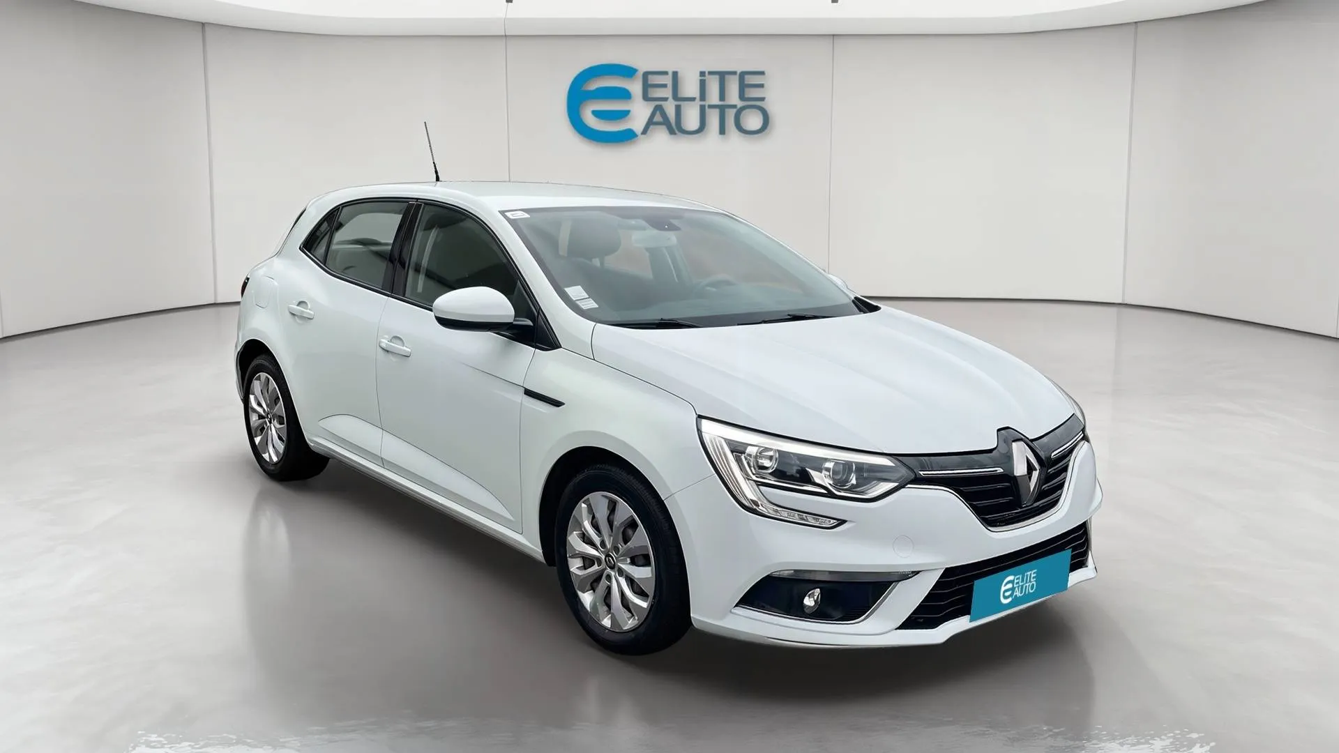 Acheter une renault MEGANE IV SOCIETE BLUE DCI 95 d’occasion avec 73056km disponible immédiatement - photo 6