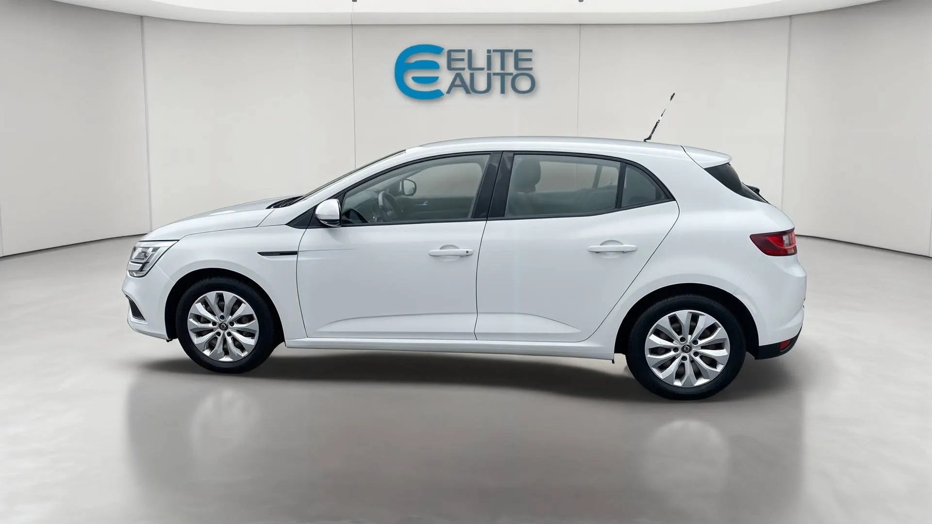 Acheter une renault MEGANE IV SOCIETE BLUE DCI 95 d’occasion avec 73056km disponible immédiatement - photo 4