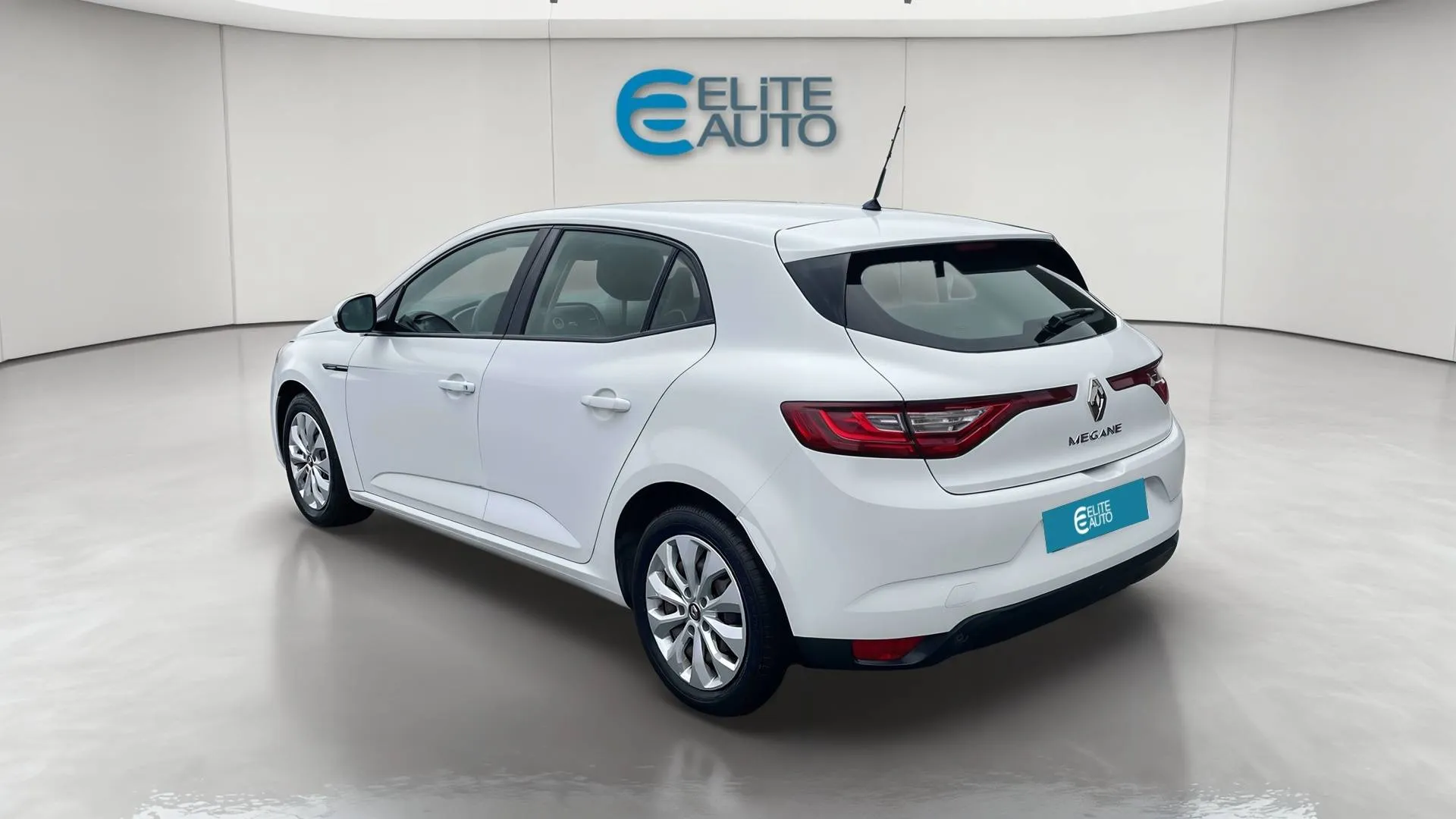 Acheter une renault MEGANE IV SOCIETE BLUE DCI 95 d’occasion avec 73056km disponible immédiatement - photo 8