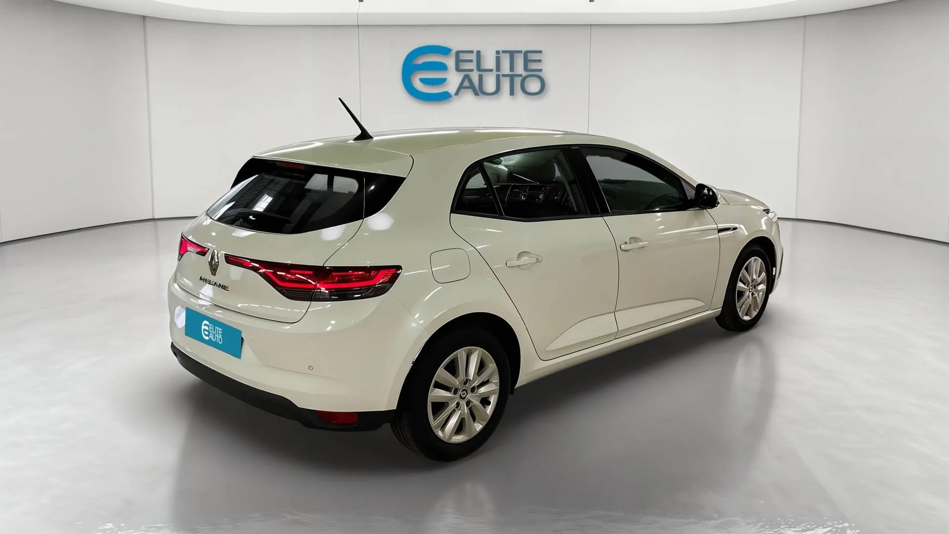 Acheter une renault MEGANE IV SOCIETE BLUE DCI 115 d’occasion avec 85691km disponible immédiatement - photo 3
