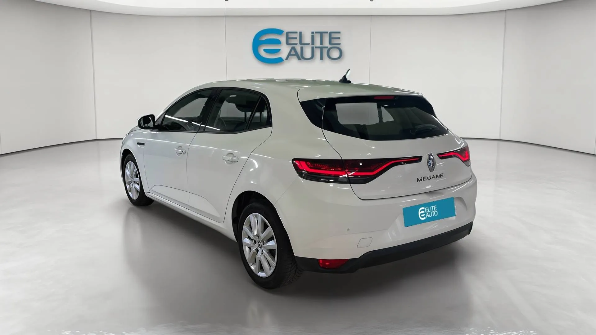 Acheter une renault MEGANE IV SOCIETE BLUE DCI 115 d’occasion avec 101668km disponible immédiatement - photo 8