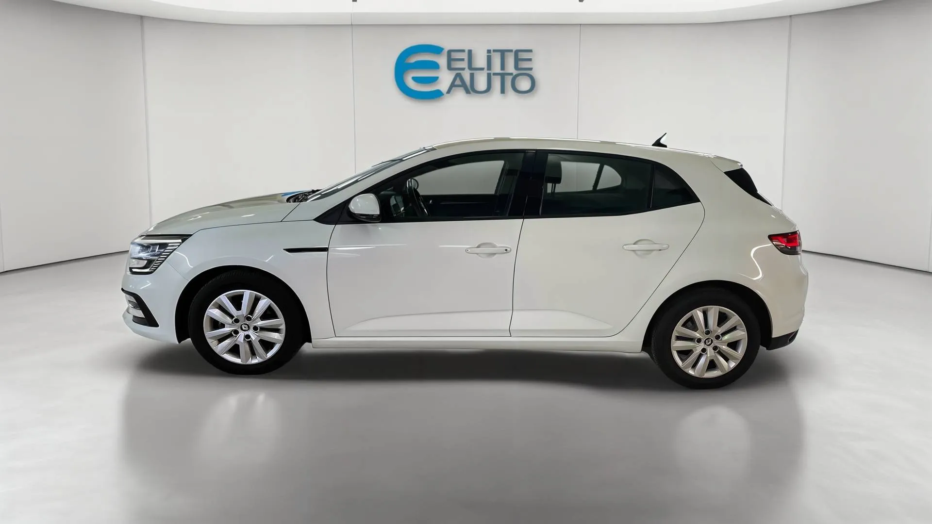 Acheter une renault MEGANE IV SOCIETE BLUE DCI 115 d’occasion avec 101668km disponible immédiatement - photo 4
