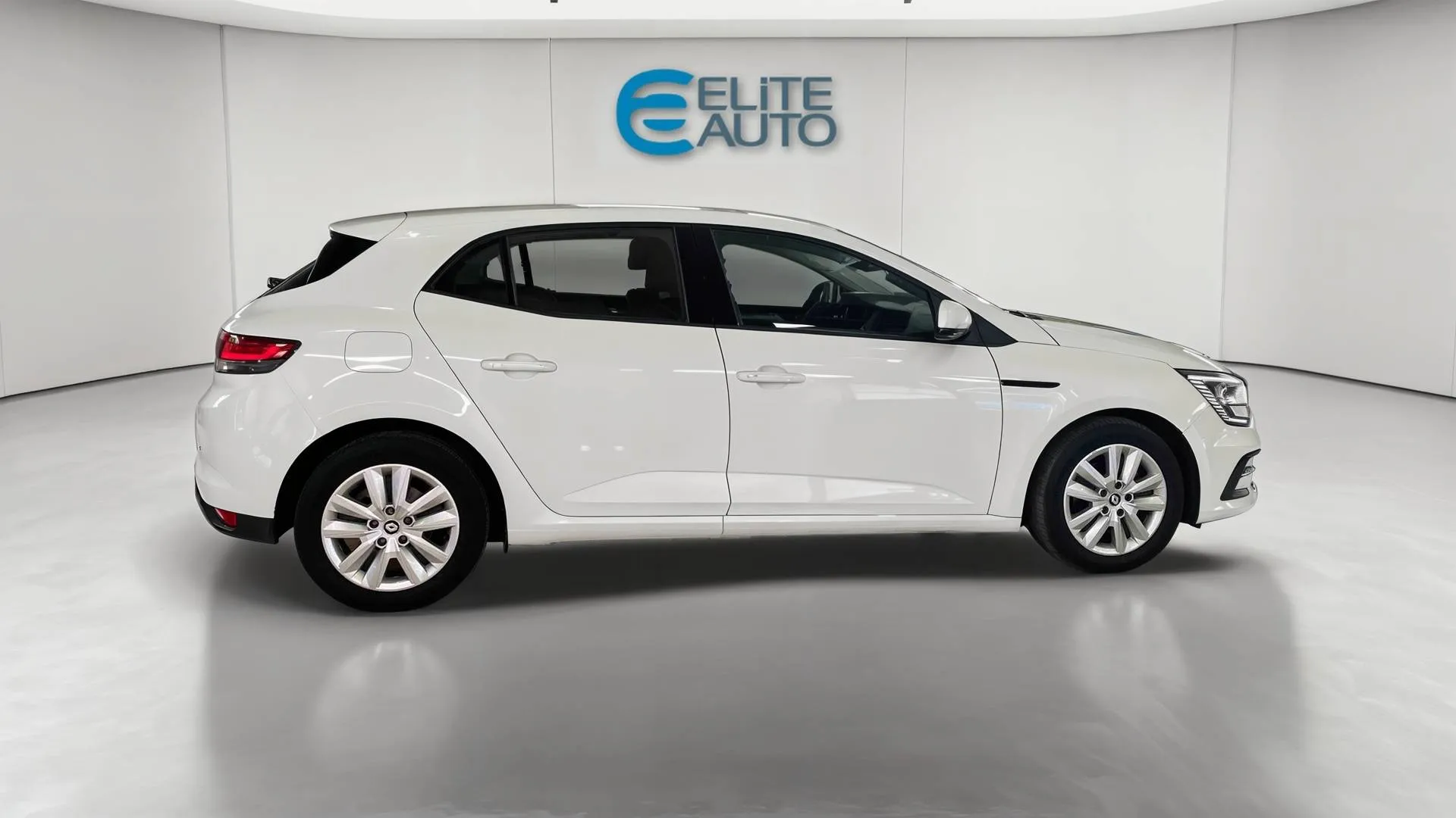 Acheter une renault MEGANE IV SOCIETE BLUE DCI 115 d’occasion avec 101668km disponible immédiatement - photo 2