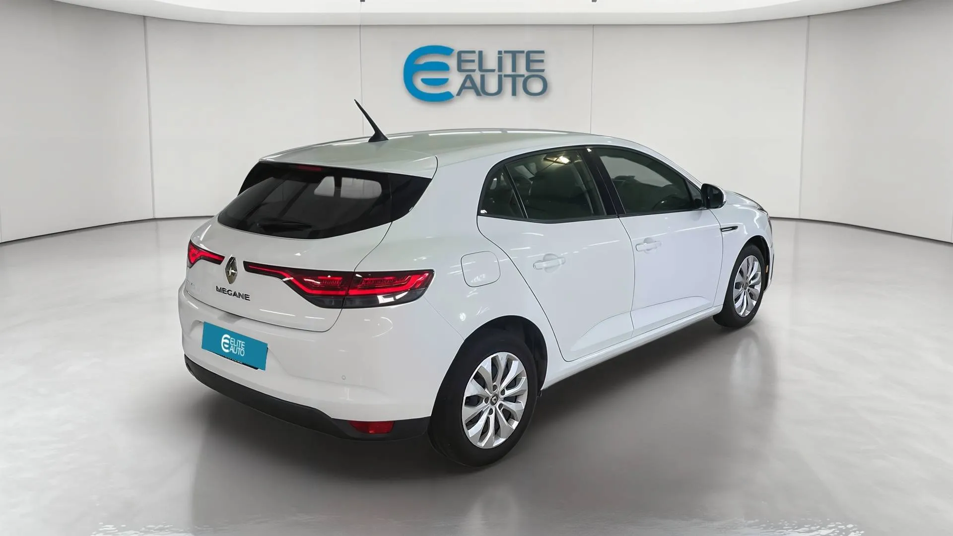 Acheter une renault MEGANE IV SOCIETE BLUE DCI 115 - 21B d’occasion avec 94362km disponible immédiatement - photo 3