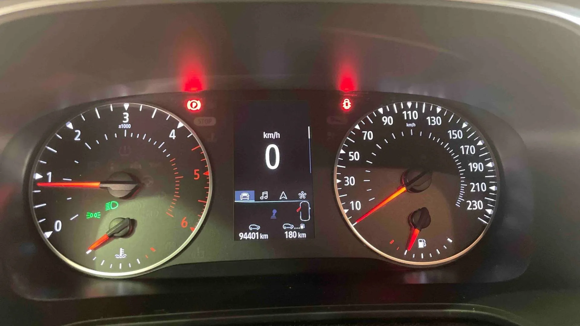Acheter une renault MEGANE IV SOCIETE BLUE DCI 115 - 21B d’occasion avec 94362km disponible immédiatement - photo 19