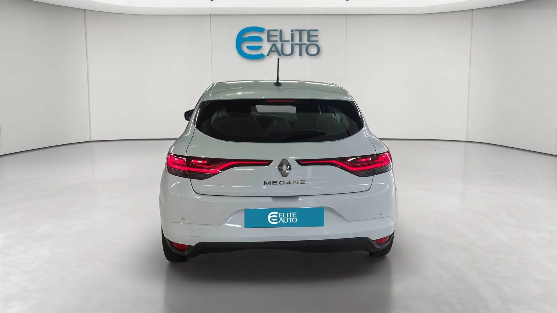 Acheter une renault MEGANE IV SOCIETE BLUE DCI 115 - 21B d’occasion avec 94362km disponible immédiatement - photo 7