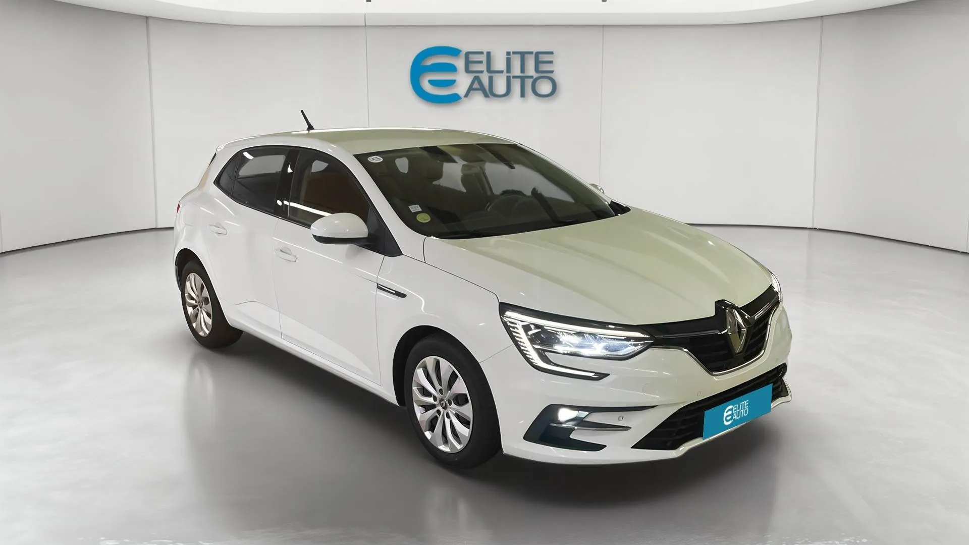 Acheter une renault MEGANE IV SOCIETE BLUE DCI 115 - 21B d’occasion avec 94362km disponible immédiatement - photo 6