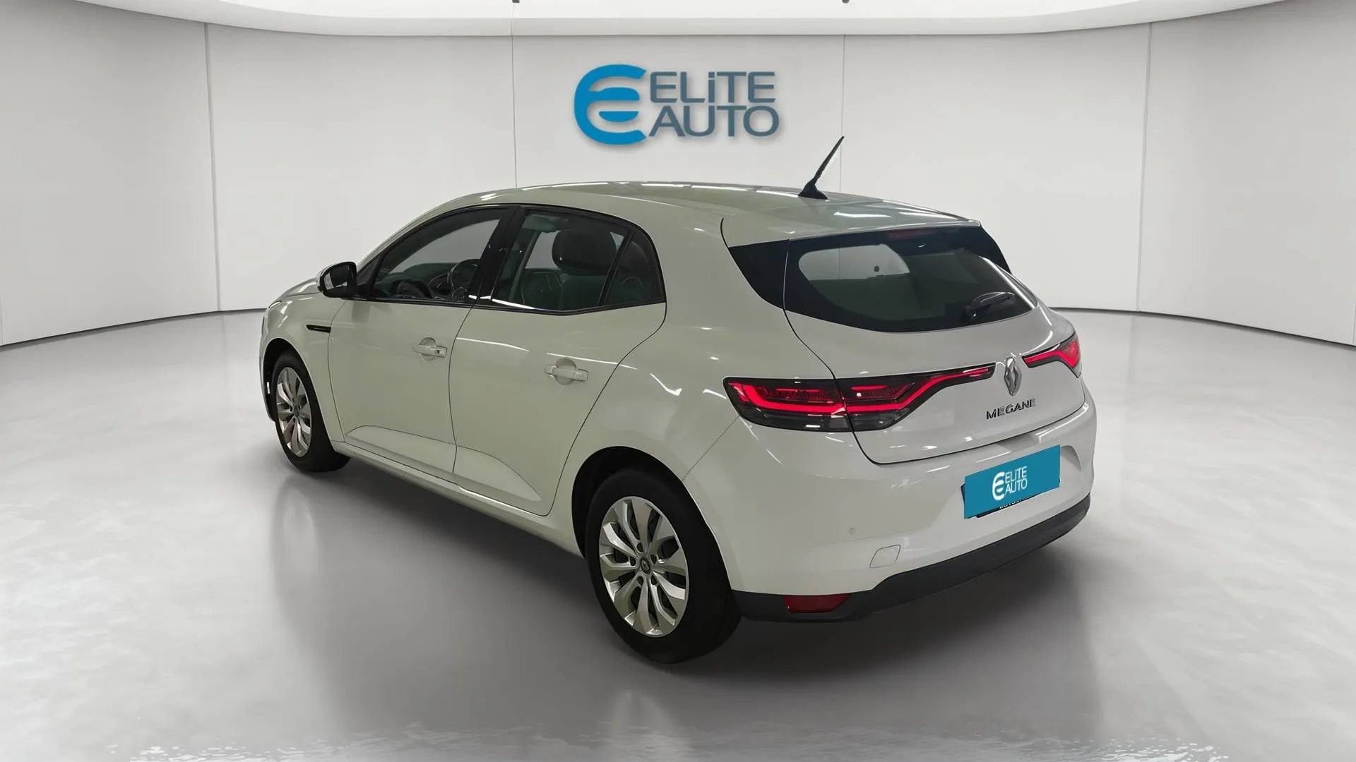 Acheter une renault MEGANE IV SOCIETE BLUE DCI 115 - 21B d’occasion avec 94362km disponible immédiatement - photo 8