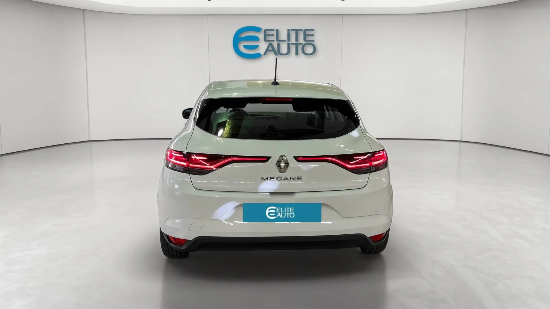 Acheter une renault MEGANE IV SOCIETE BLUE DCI 115 d’occasion avec 85691km disponible immédiatement - photo 7
