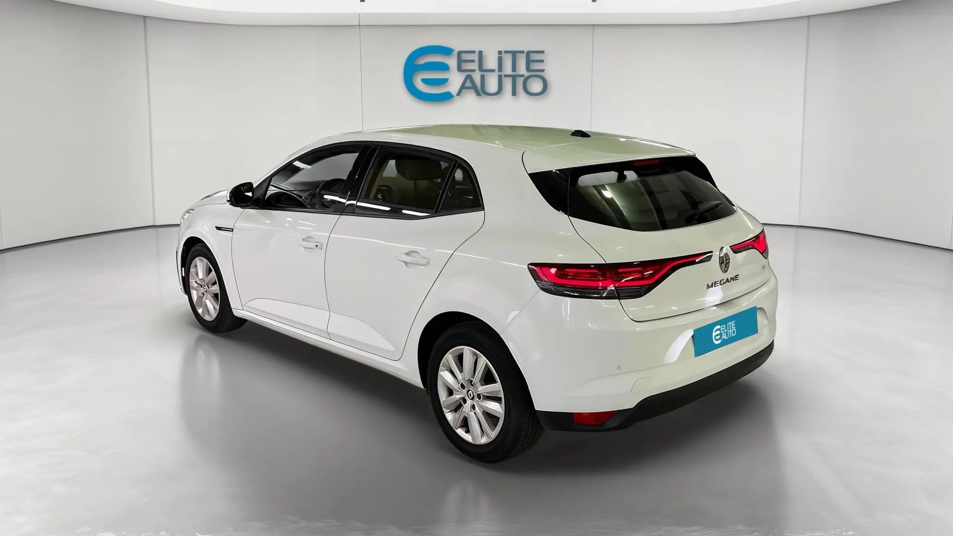 Acheter une renault MEGANE IV SOCIETE BLUE DCI 115 d’occasion avec 85691km disponible immédiatement - photo 8