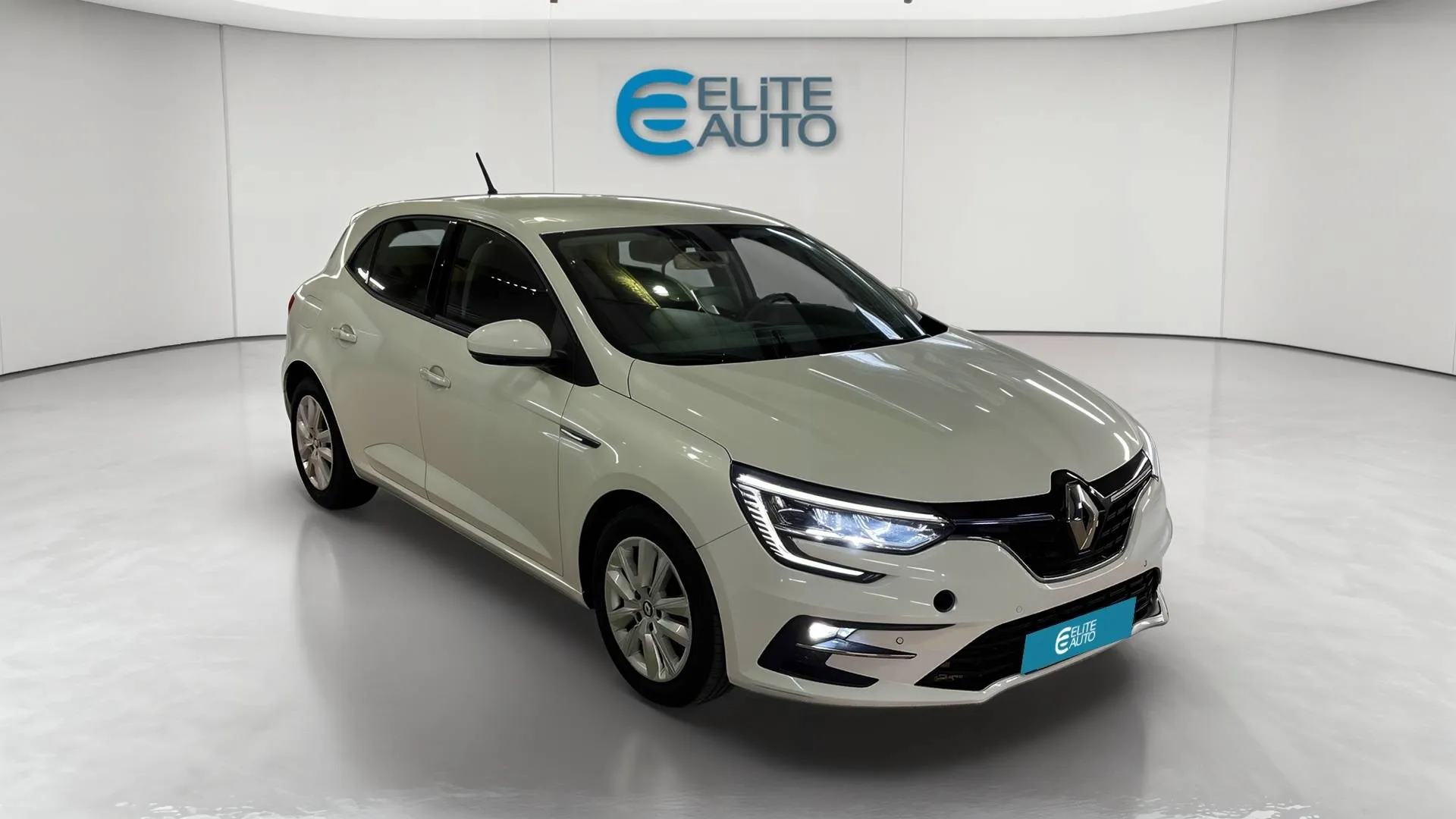 Acheter une renault MEGANE IV SOCIETE BLUE DCI 115 d’occasion avec 85691km disponible immédiatement - photo 6