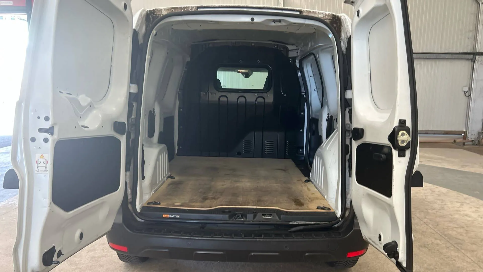 Acheter une renault EXPRESS VAN BLUE DCI 95 - 22 d’occasion avec 83065km disponible immédiatement - photo 12