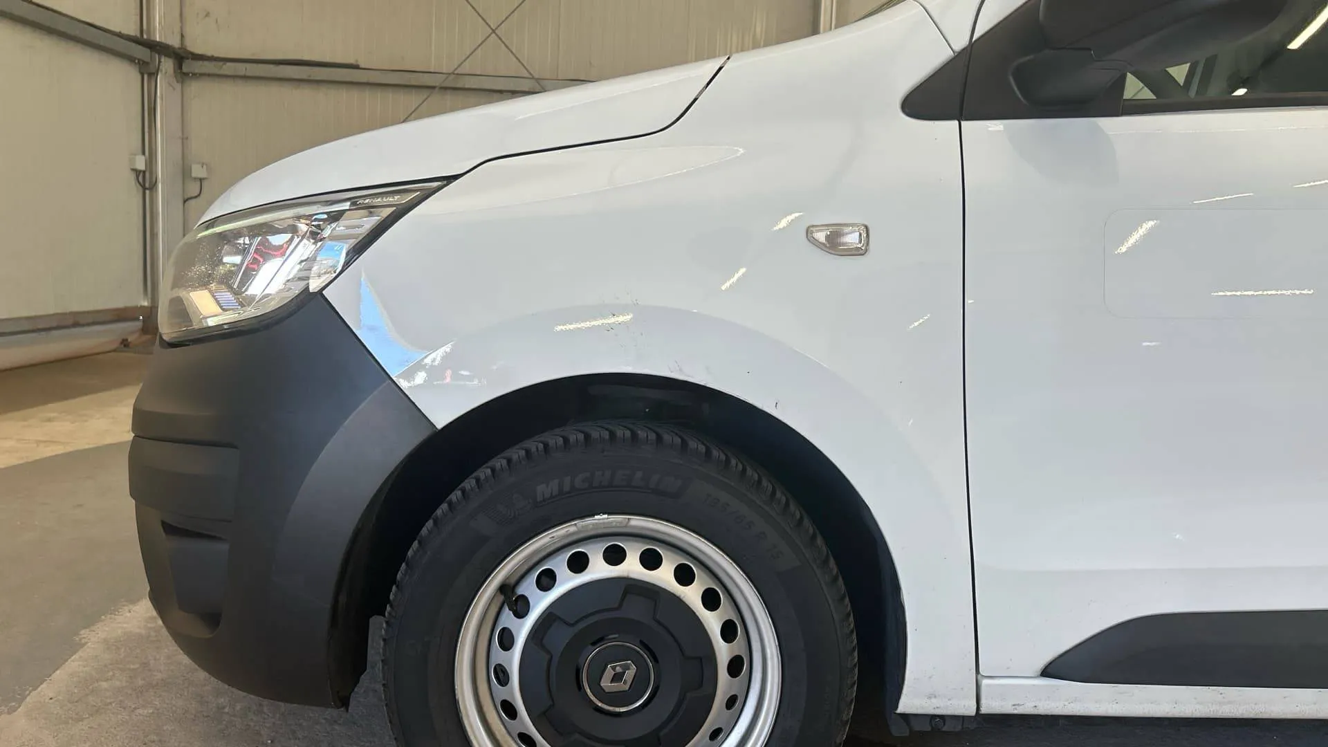 Acheter une renault EXPRESS VAN BLUE DCI 95 - 22 d’occasion avec 83065km disponible immédiatement - photo 9