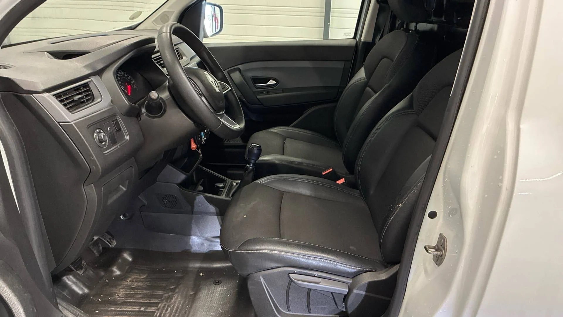 Acheter une renault EXPRESS VAN BLUE DCI 95 - 22 d’occasion avec 95142km disponible immédiatement - photo 10