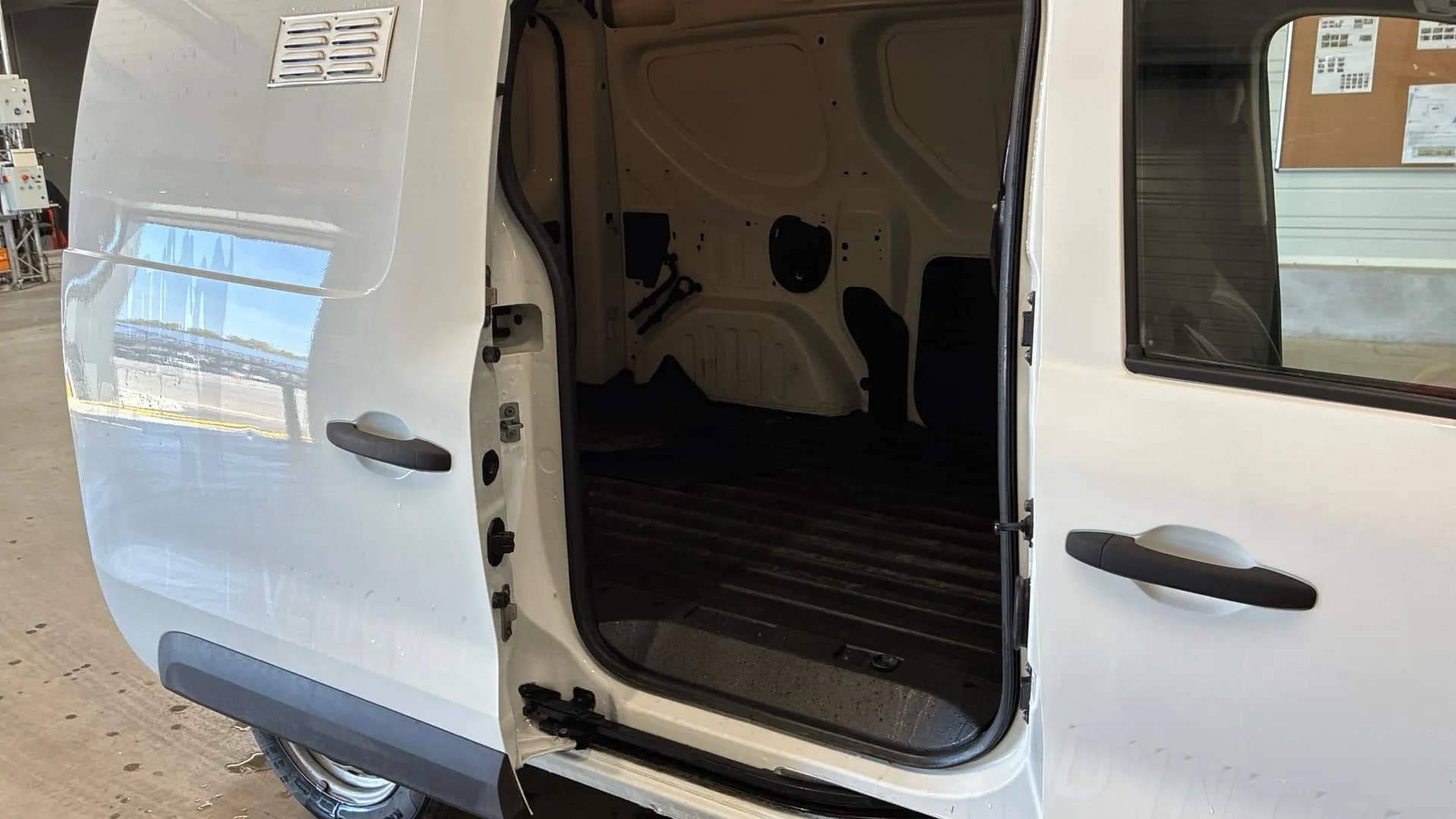 Acheter une renault EXPRESS VAN BLUE DCI 95 - 22 d’occasion avec 95142km disponible immédiatement - photo 11